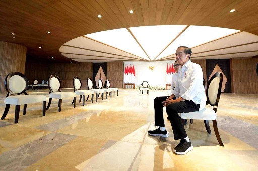 Jokowi berkantor istana garuda