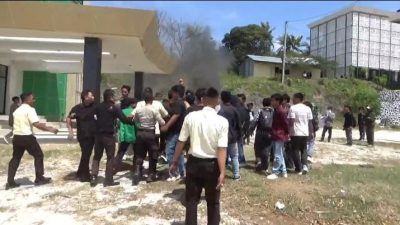 Demonstrasi Mahasiswa STAIN Majene Tuntut Transparansi Anggaran Kampus Berakhir Ricuh
