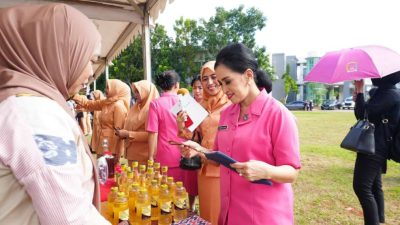 Bhayangkari Sulbar Apresiasi Pasar Murah dalam Memperingati Hari Ibu dan HUT Dharma Wanita Persatuan