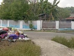 Warga Keluhkan Sampah Menggunung di Dekat Rumah Wakil Bupati Majene