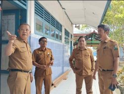 Kadisdik Majene Tinjau SMPN 1 Pamboang, Soroti Perbaikan Plafon Ruang Kelas