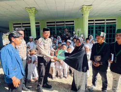 Ipda Riefky Kanit Lantas Polres Majene Bersama HMI dan PMII Salurkan Al-Qur’an untuk Santri TPQ Qurrah A’yuniyah