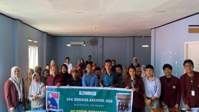 Tim PPK ORMAWA ARENOVA UNSULBAR Bekali Pelaku Usaha Nira Aren Desa Saragian dengan Digital Marketing